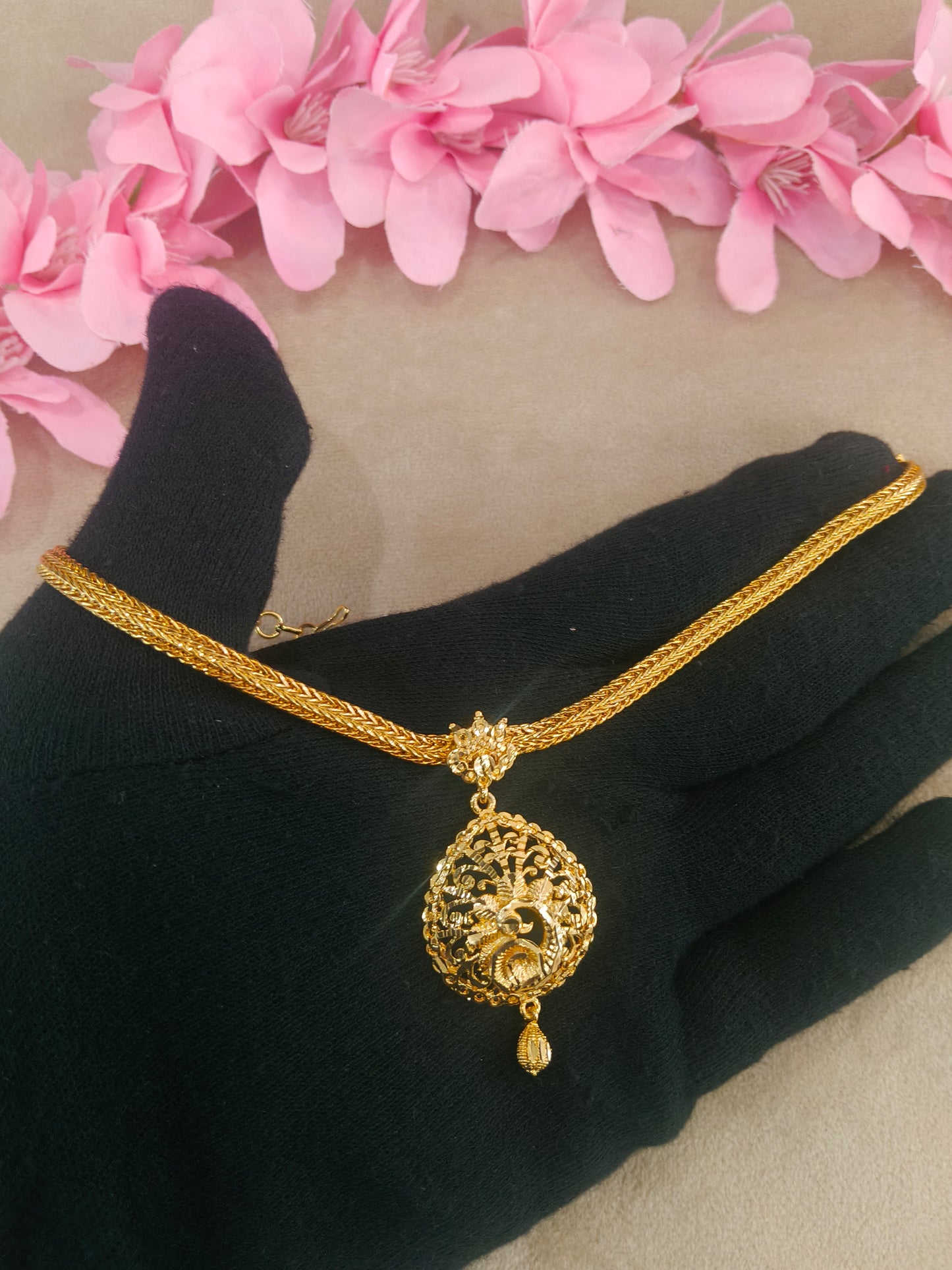 Gold Forming Jewellery Sohi Necklace Set