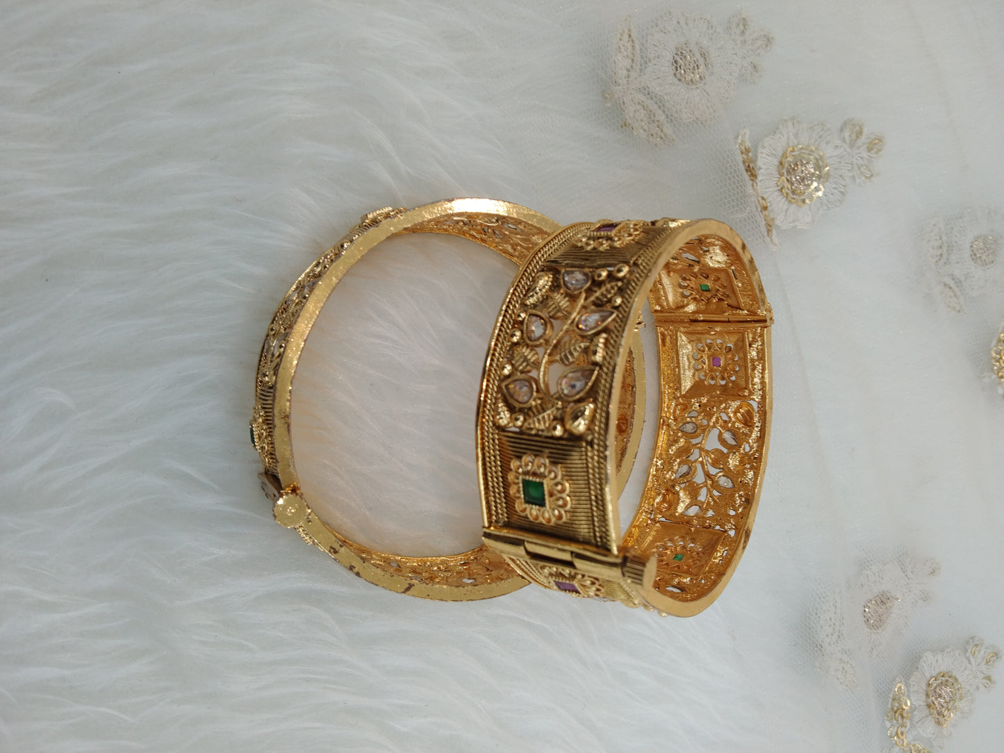 Indian bangles jewellery/Traditional bollywood jewellery/gold pair bangles/Wedding bracelets