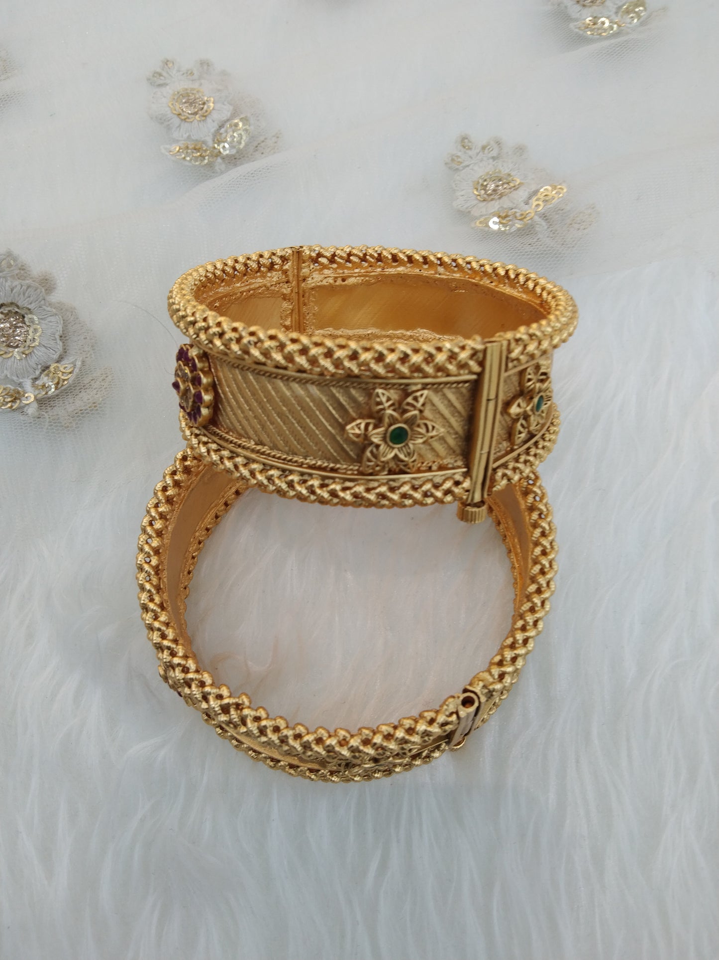 Indian bangles jewellery/Traditional bollywood jewellery/gold pair bangles/Wedding bracelets