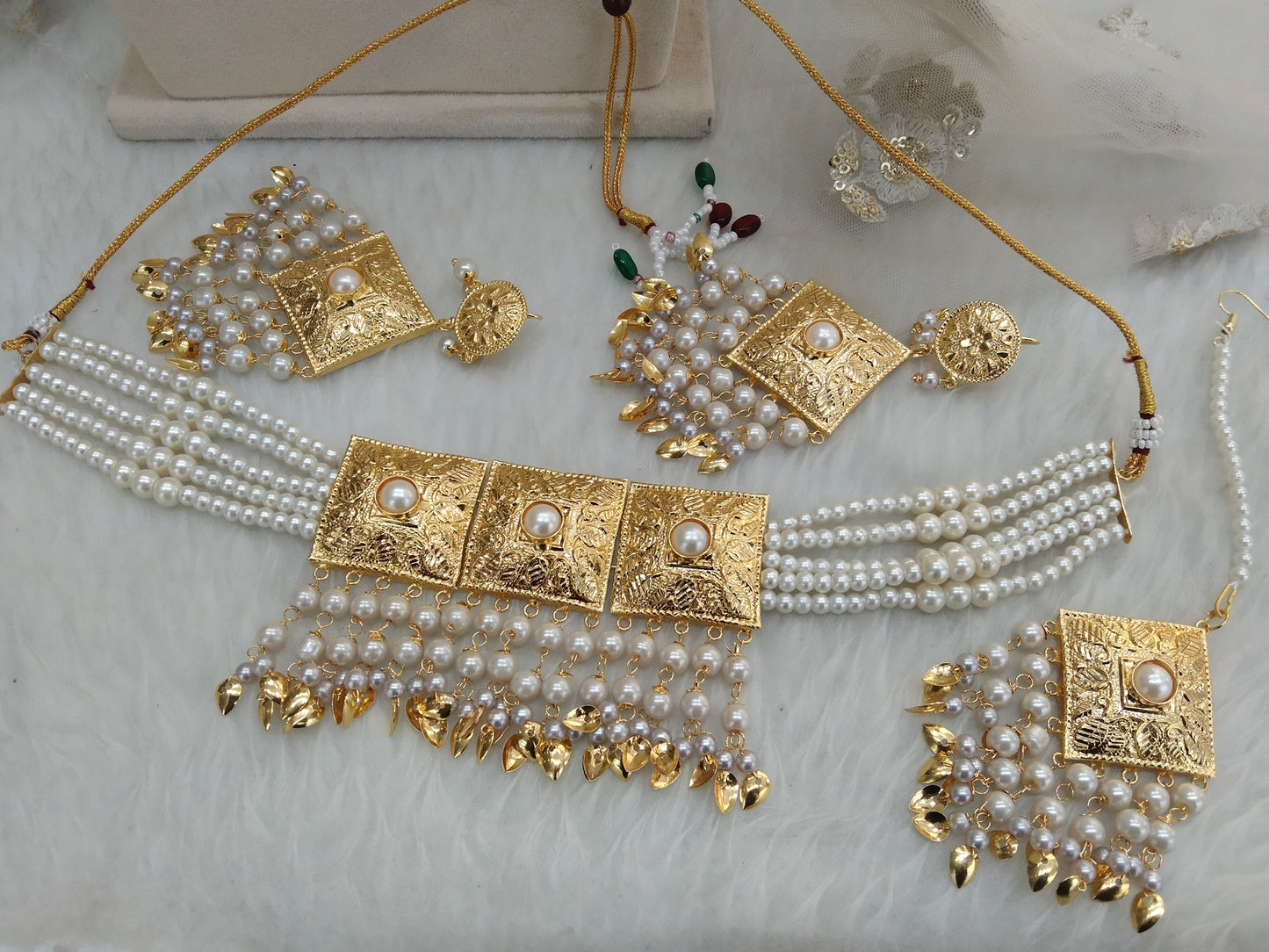 Indian Jewellery/Bridal Gold white jadau choker pippal patti Set