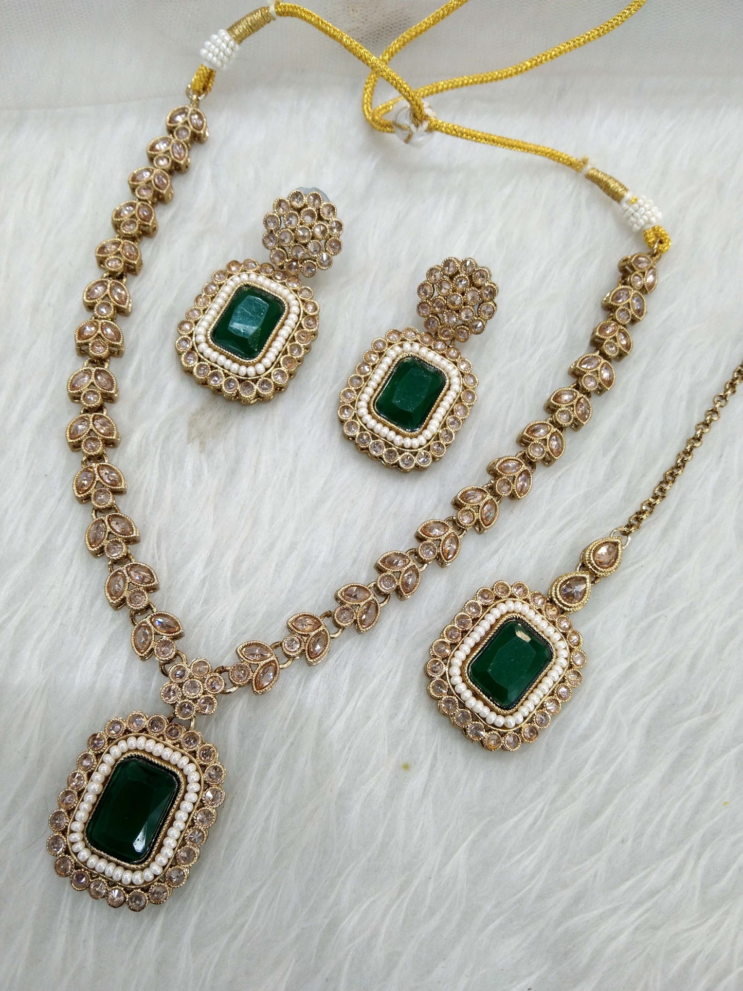 Indian jewellery Green necklace set/ necklace Indian rishi jewellery set