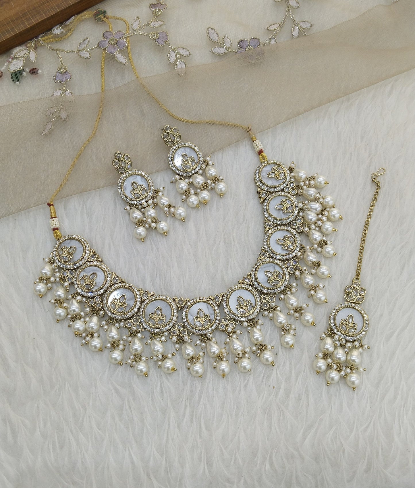 Indian Jewellery Antique White necklace Tikka Set/ Daisy