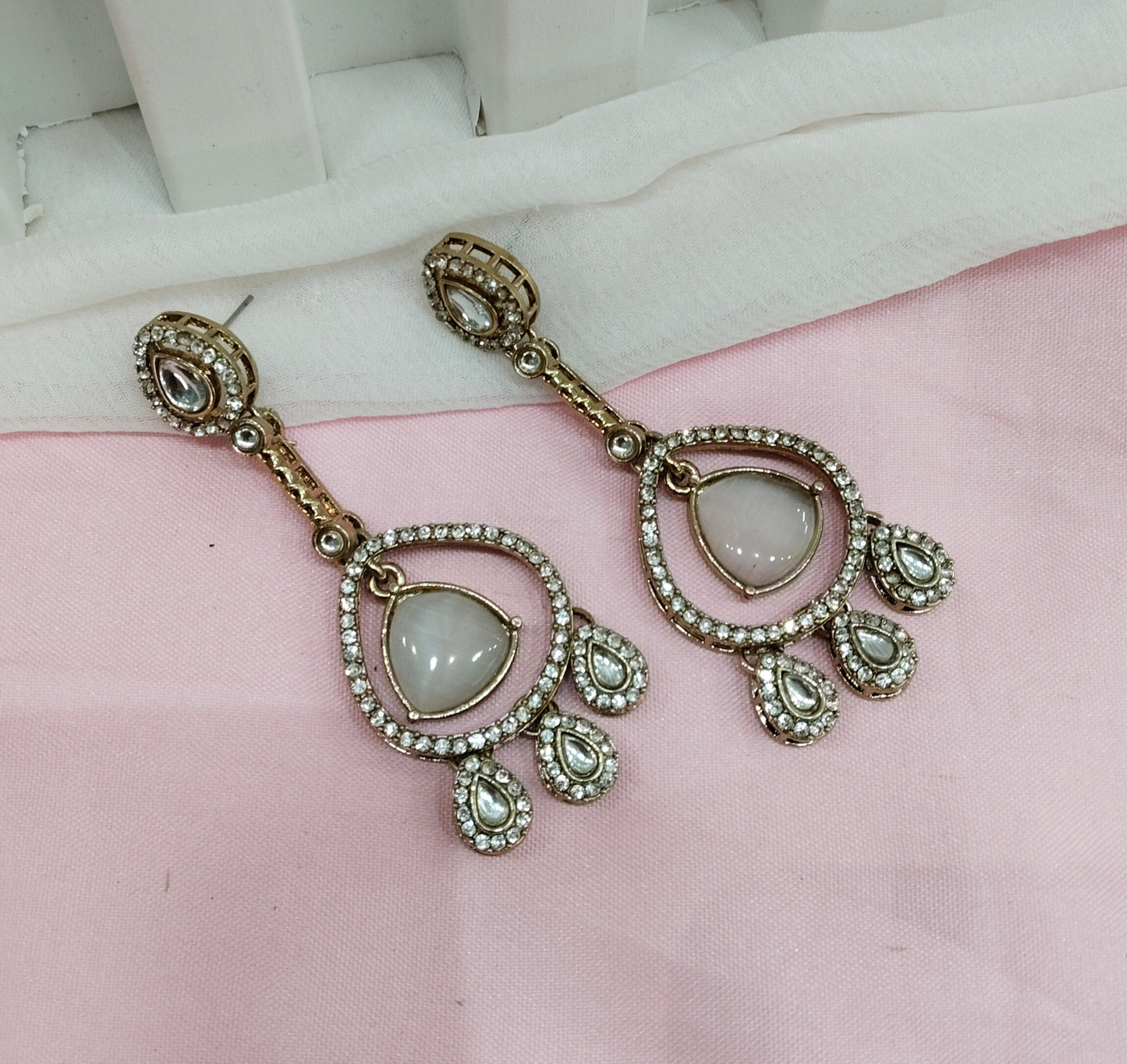 White Antique Gold Omna Indian Earrings Set