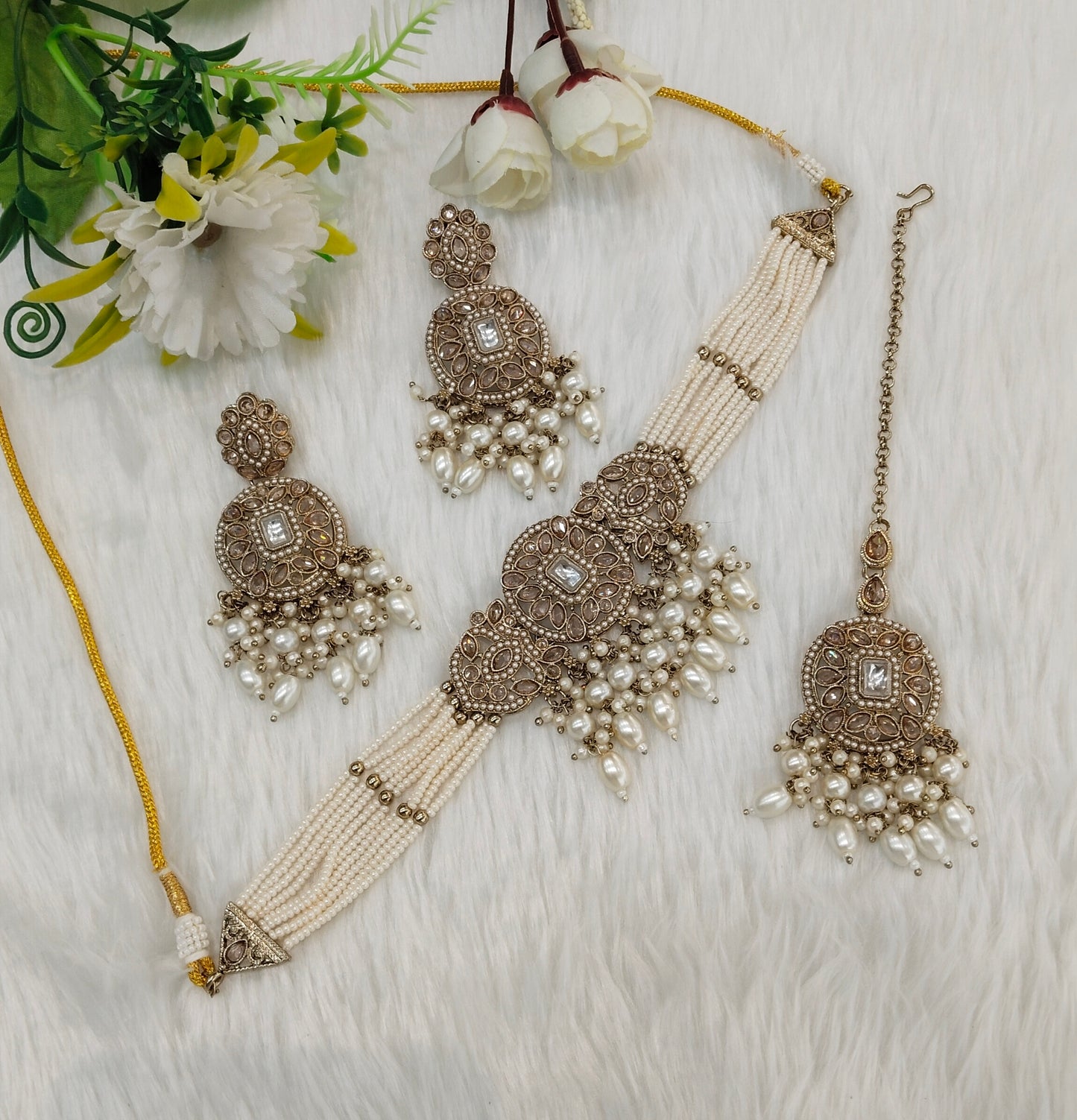 White Antique Gold Choker Indian Jewellery Jaggi Set