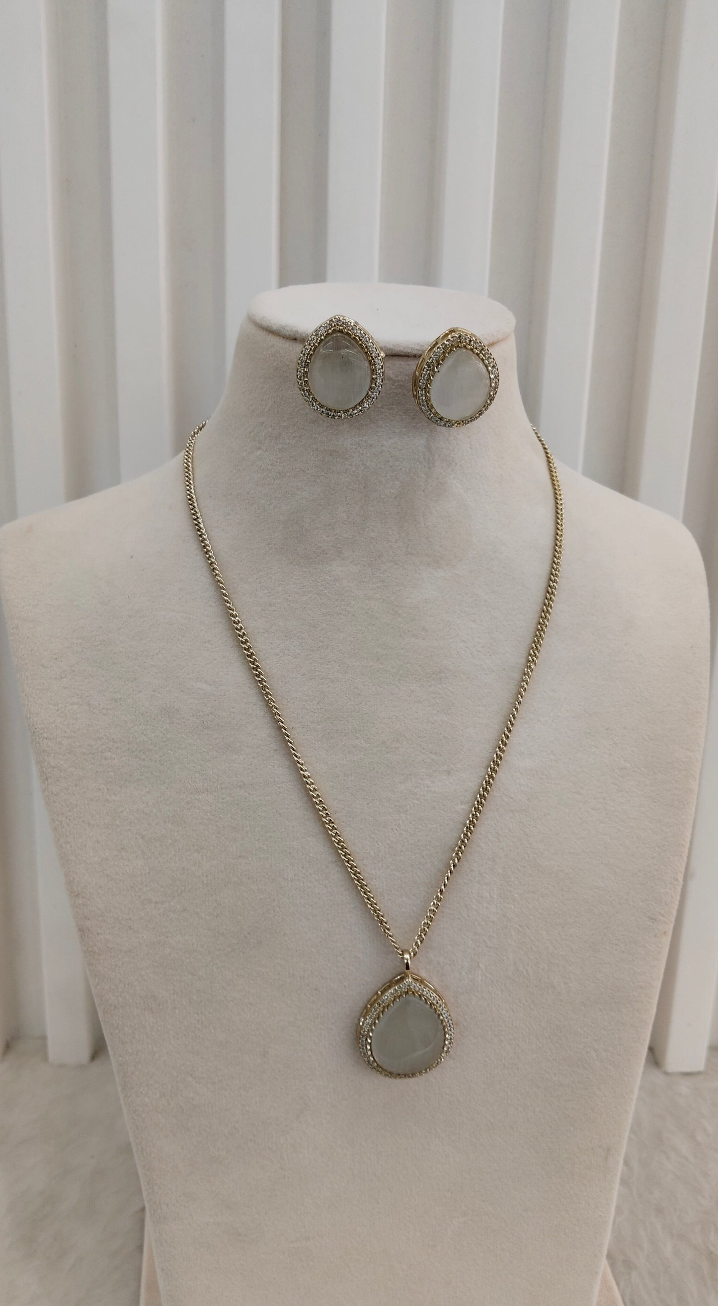 White Gold Moissanite Kundan Necklace Indian Jewellery Avenger Chain Set