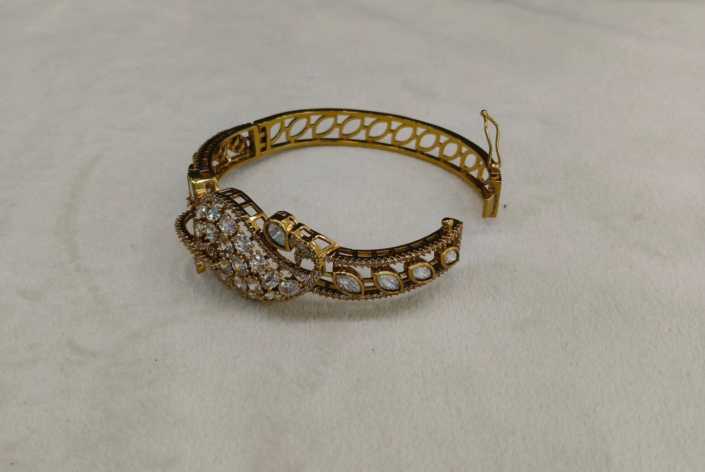 Antique White AD Moissnaite Kundan Hand Bracelets Junia Jewellery