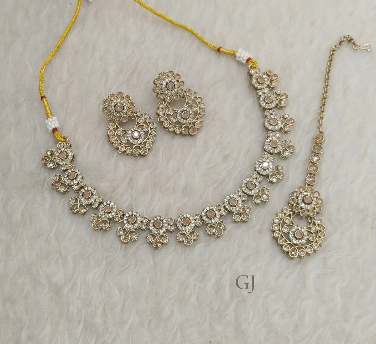 Antique White Necklace Set/ Antique gold Indian chinu Jewellery