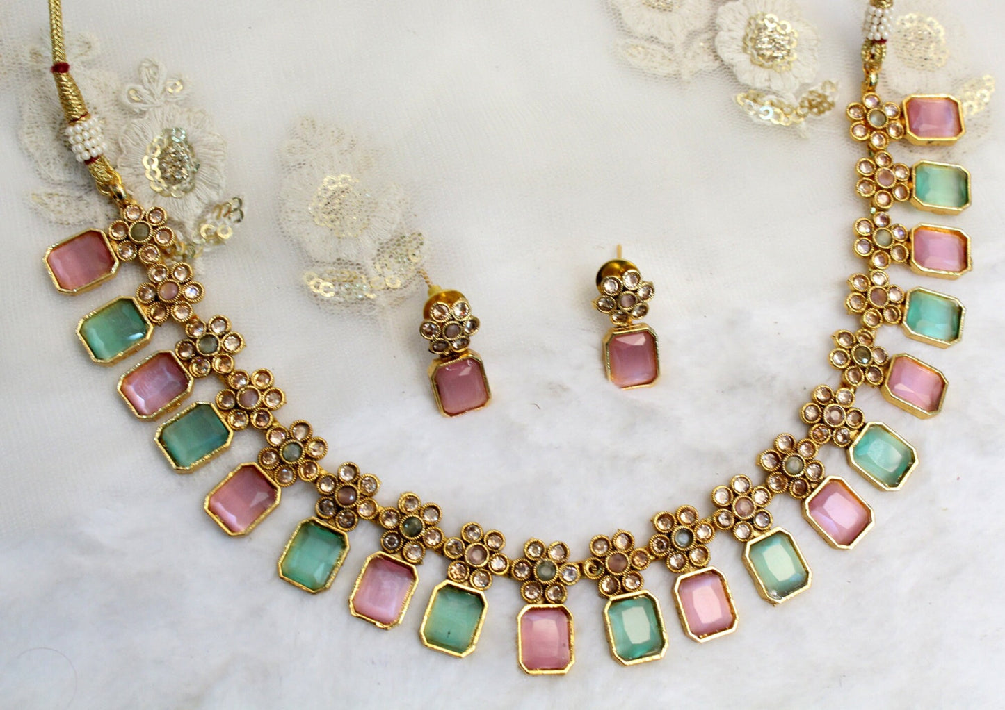 Indian Necklace Jewellery Set/ Gold finish Bridal Wedding Bollywood Necklace Set/Brides maid set/Delicate sets