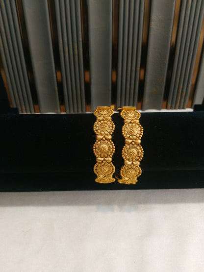 Indian bangles Traditional bollywood jewelry Riza Gold bangles