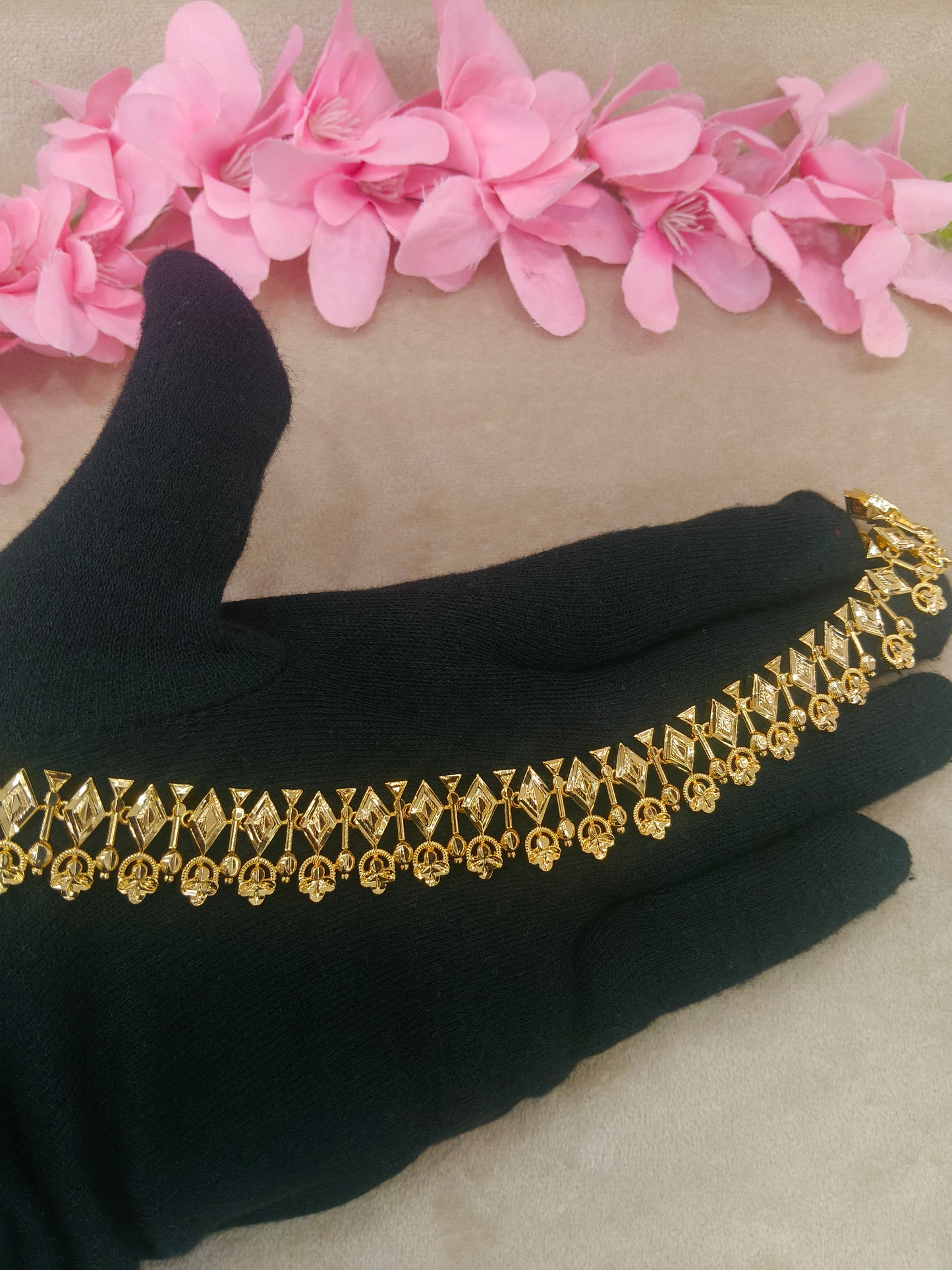 Gold Forming Jewellery Soni Necklace Set
