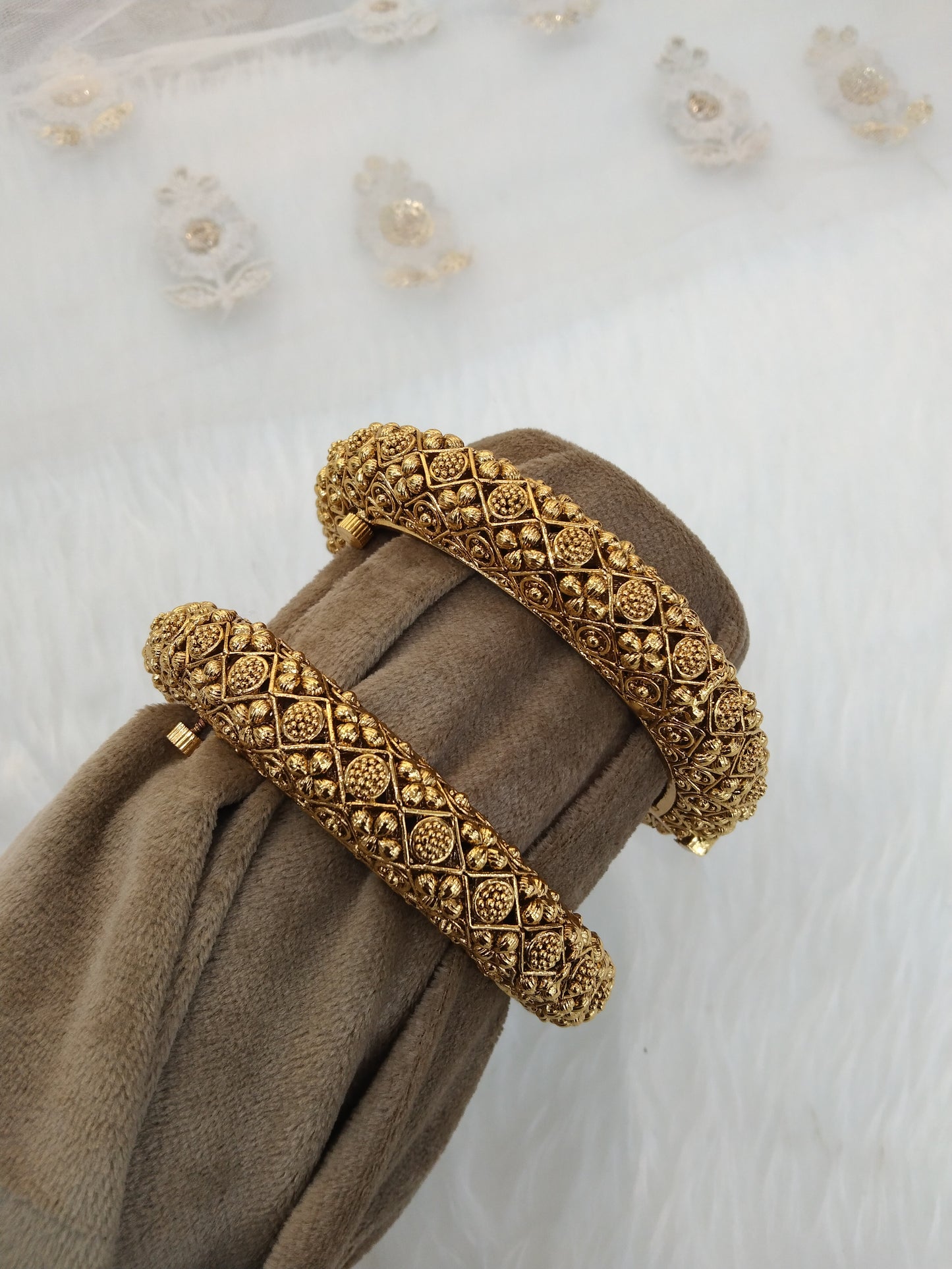 Indian bangles jewellery/Traditional bollywood jewellery/gold pair bangles/Wedding bracelets