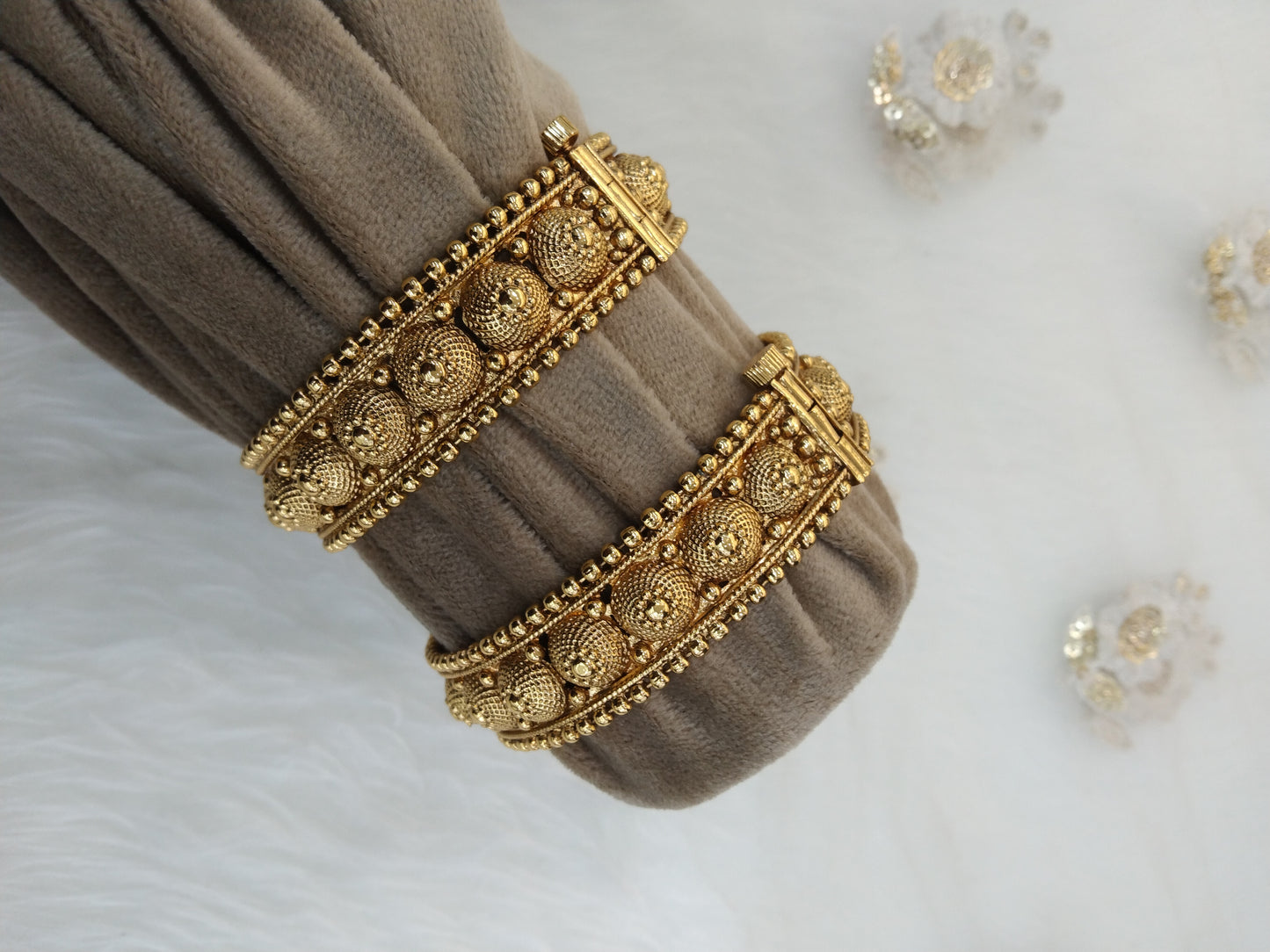 Indian bangles jewellery/Traditional bollywood jewellery/gold pair bangles/Wedding bracelets