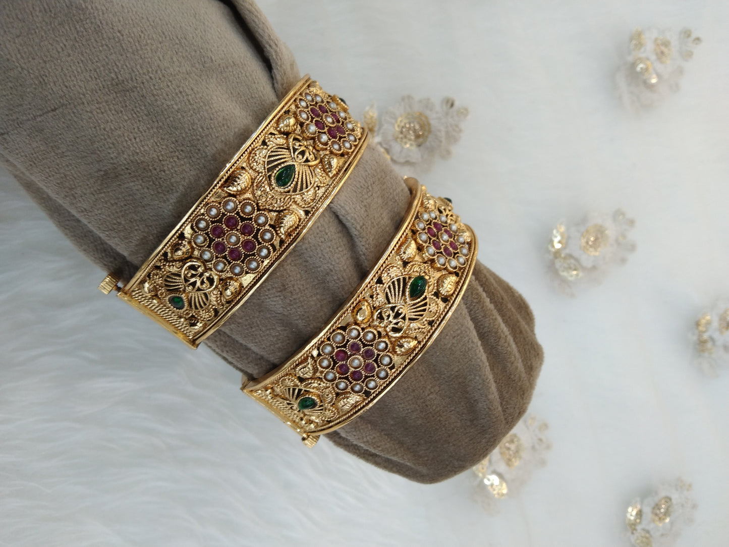 Indian bangles jewellery/Traditional bollywood jewellery/gold pair bangles/Wedding bracelets