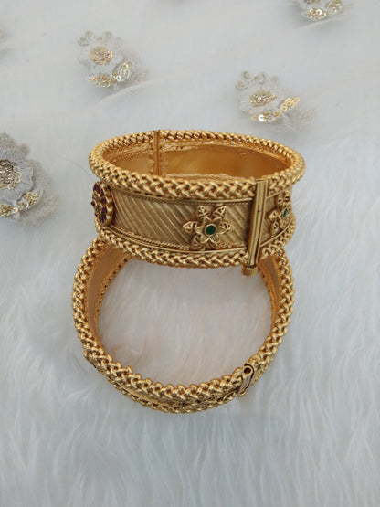 Indian bangles jewellery/Traditional bollywood jewellery/gold pair bangles/Wedding bracelets
