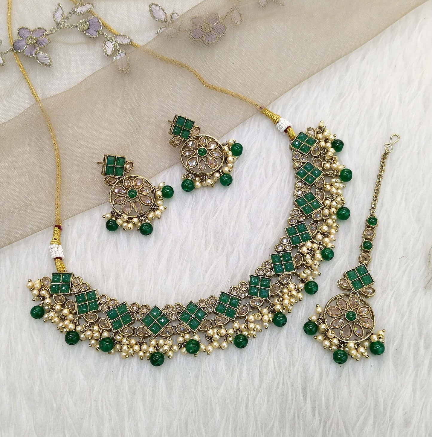 Indian  Jewellery Antique Gold Green necklace Tikka Set/Gold tannu Bollywood  Set