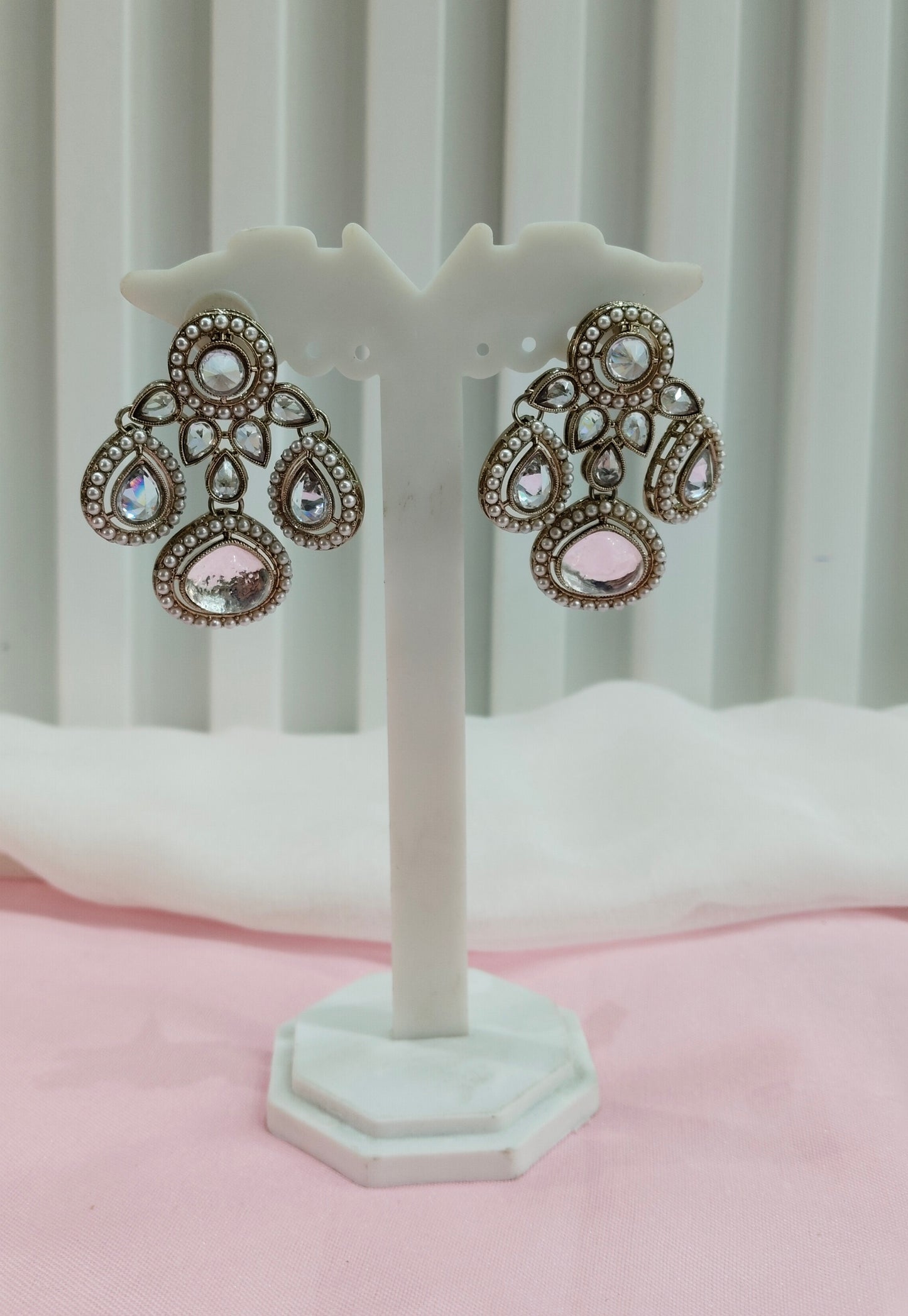 White Antique Gold Bollywood Indian Earrings Global Set