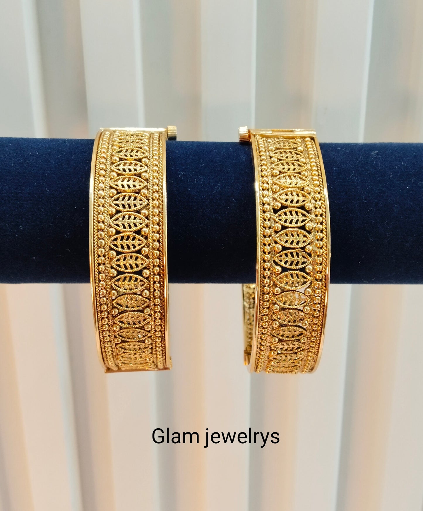 2.8 Size Indian bangles jewelry /Traditional bollywood jewelry/Screw Gold bangles