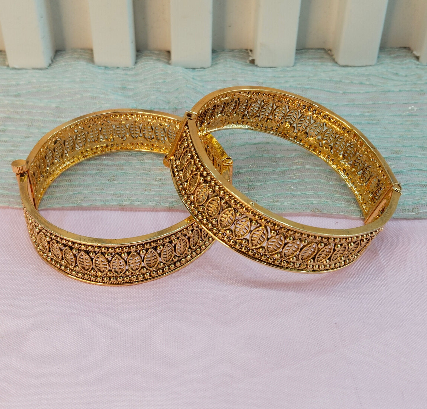 2.8 Size Indian bangles jewelry /Traditional bollywood jewelry/Screw Gold bangles