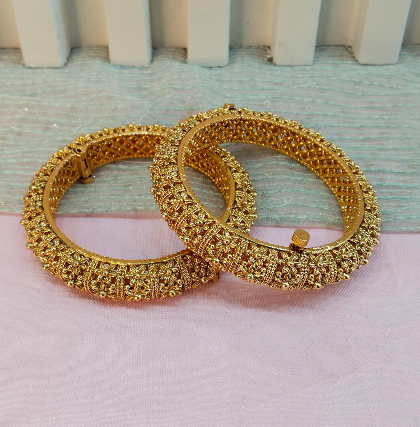 2.8 Size Indian bangles jewelry /Traditional bollywood jewelry/Screw Gold bangles