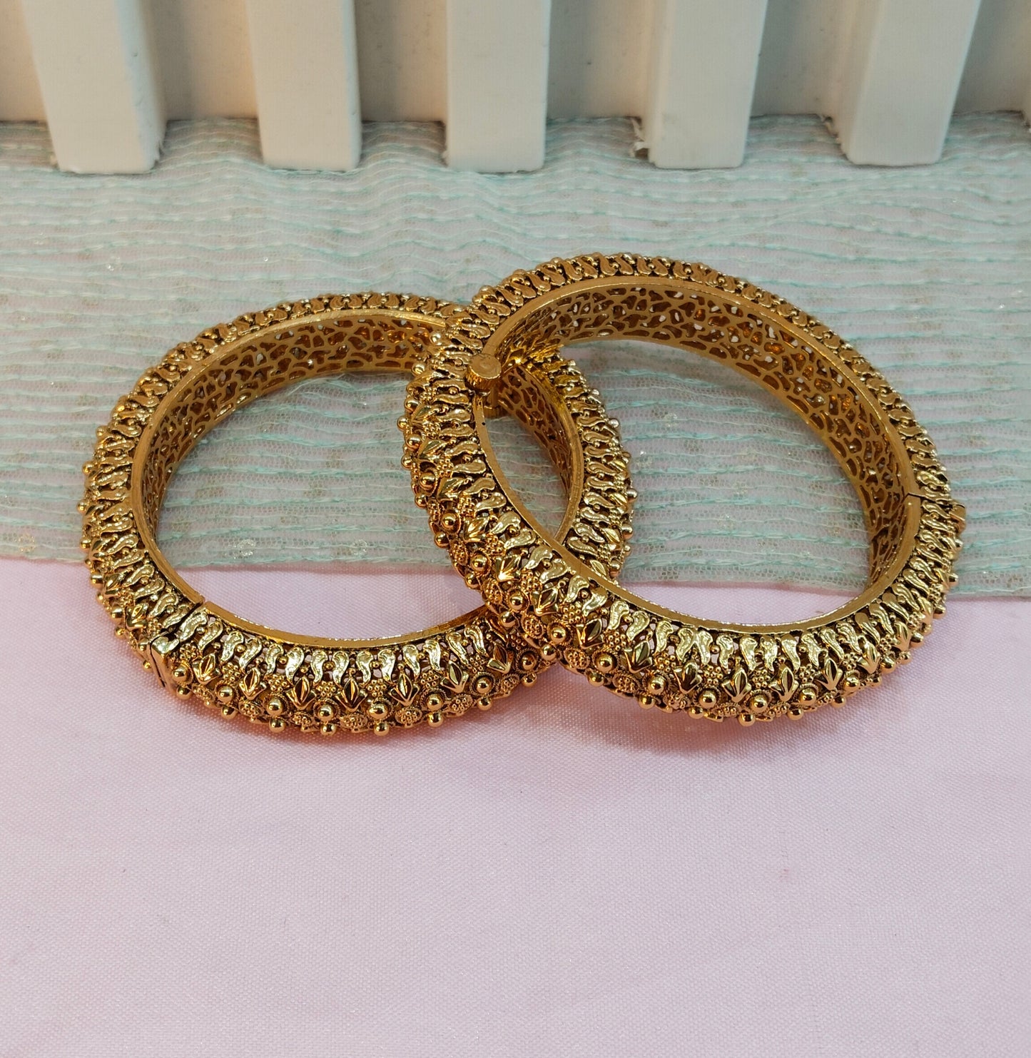 2.8 Size Indian bangles jewelry /Traditional bollywood jewelry/Screw Gold bangles