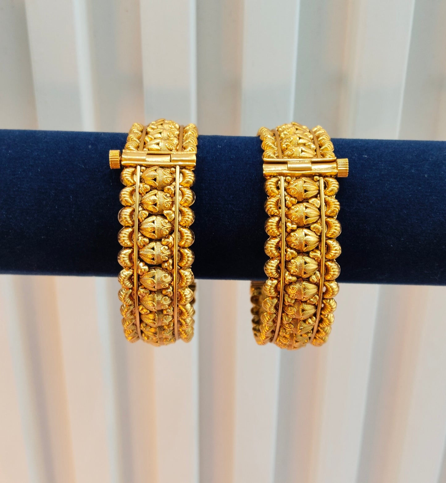 2.4 Size Indian bangles jewelry /Traditional bollywood jewelry/Screw Gold bangles