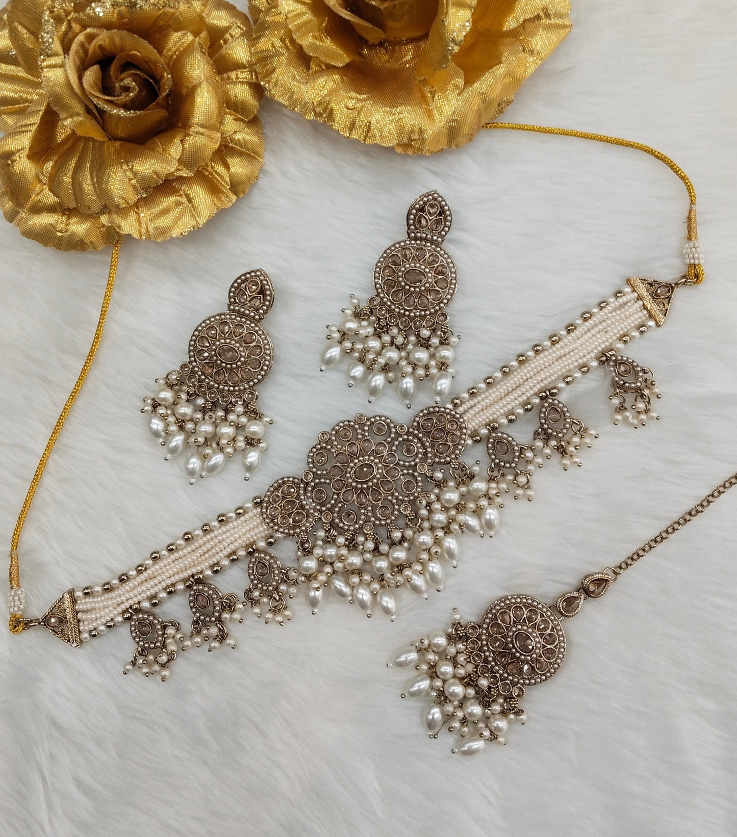 White Antique Gold Choker Indian Jewellery Monte Set