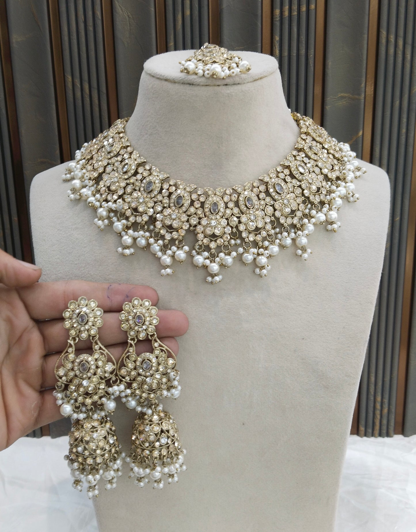 Antique Gold White Necklace Set/ Antique gold Indian Joan Jewellery