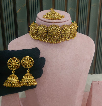 Gold Polki Choker Jewellery Selvi Set