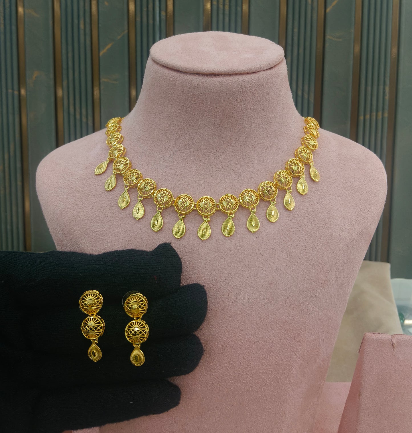 Gold Forming Jewellery Soni Necklace Set
