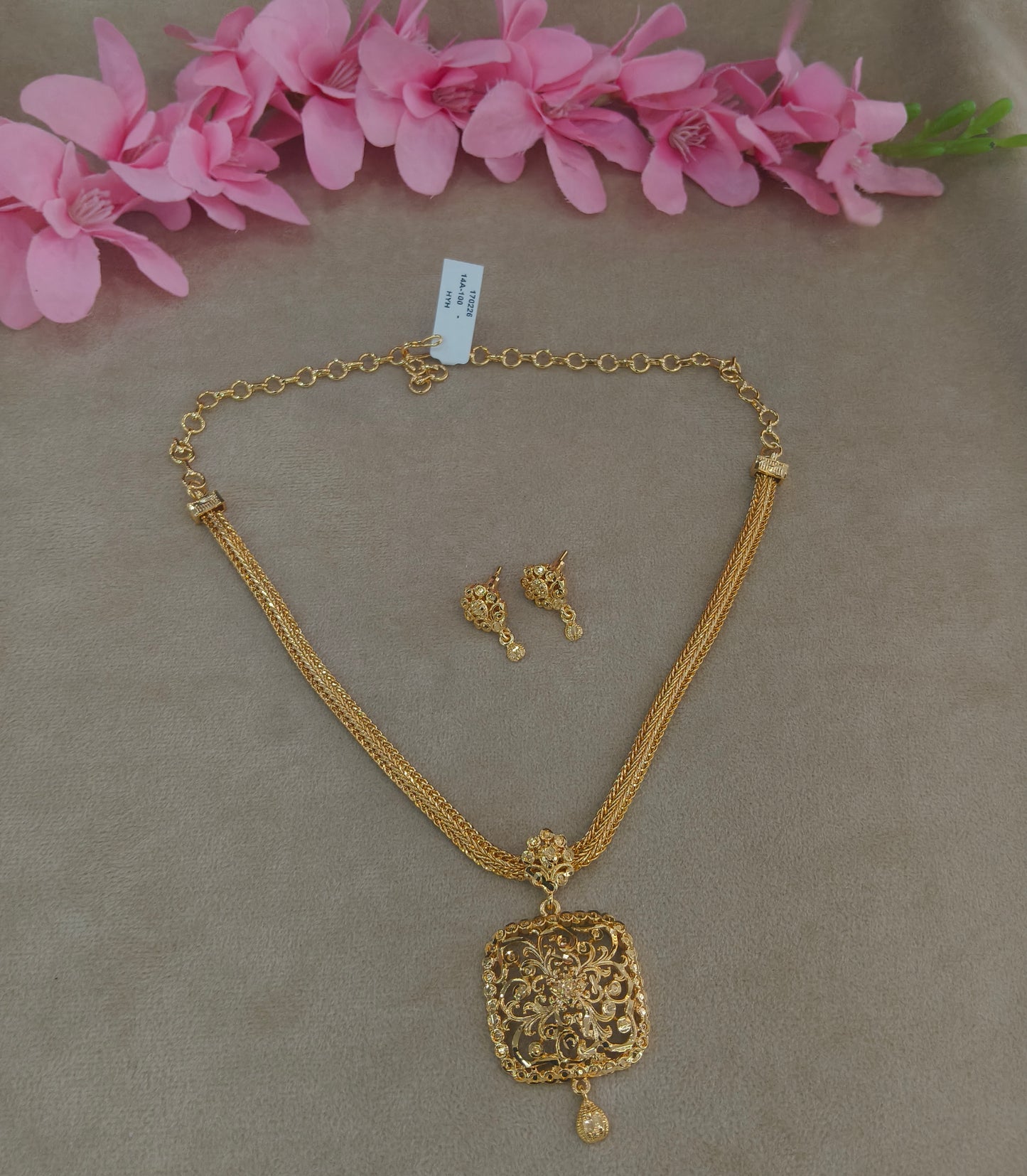 Gold Forming Jewellery Sohi Necklace Set