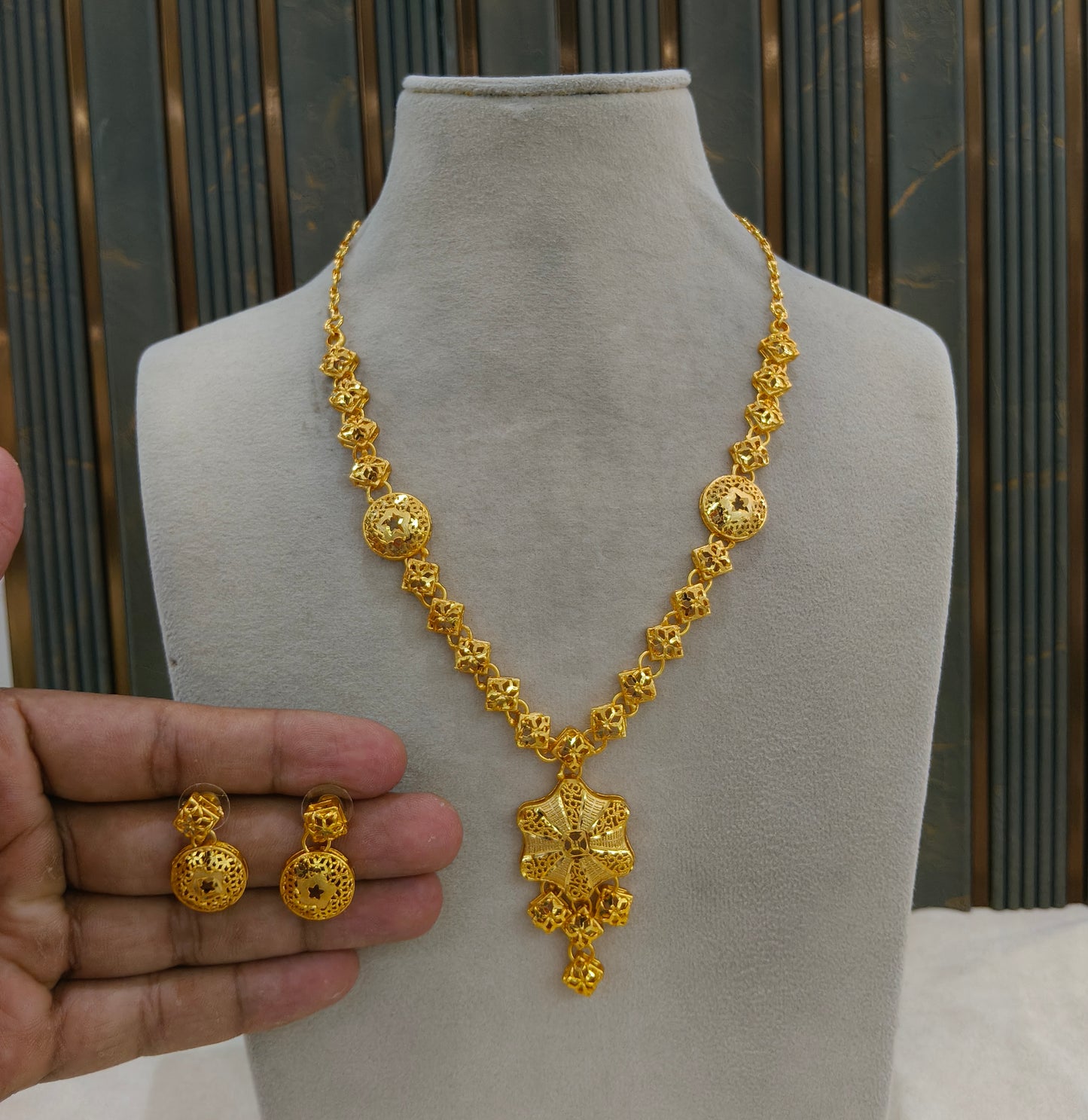 Gold Forming Jewellery Teresa Necklace Set