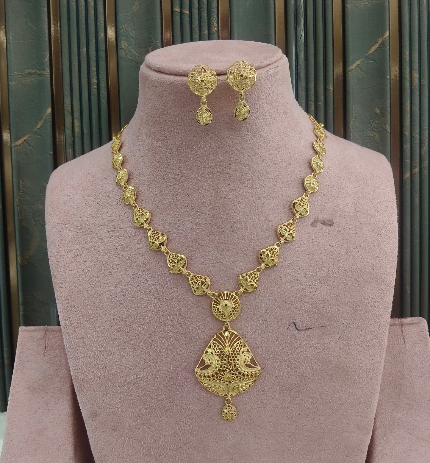 Gold Forming Jewellery Teresa Necklace Set