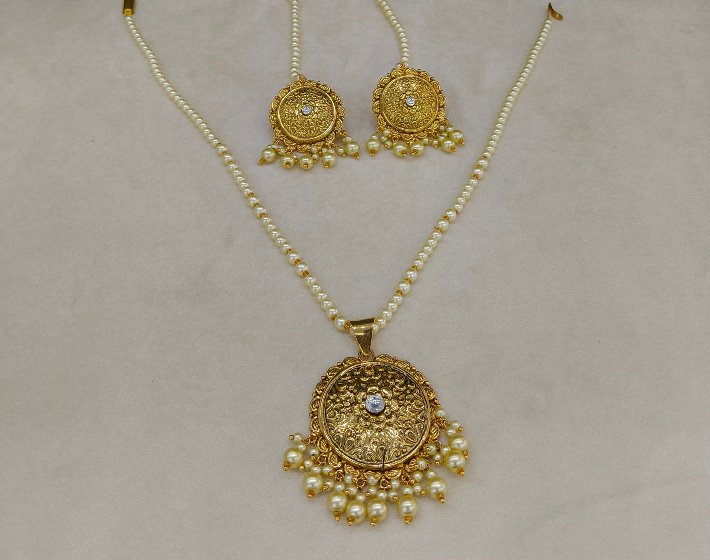 Gold White Jadau Punjabi Style Pendant Mehak Necklace Set