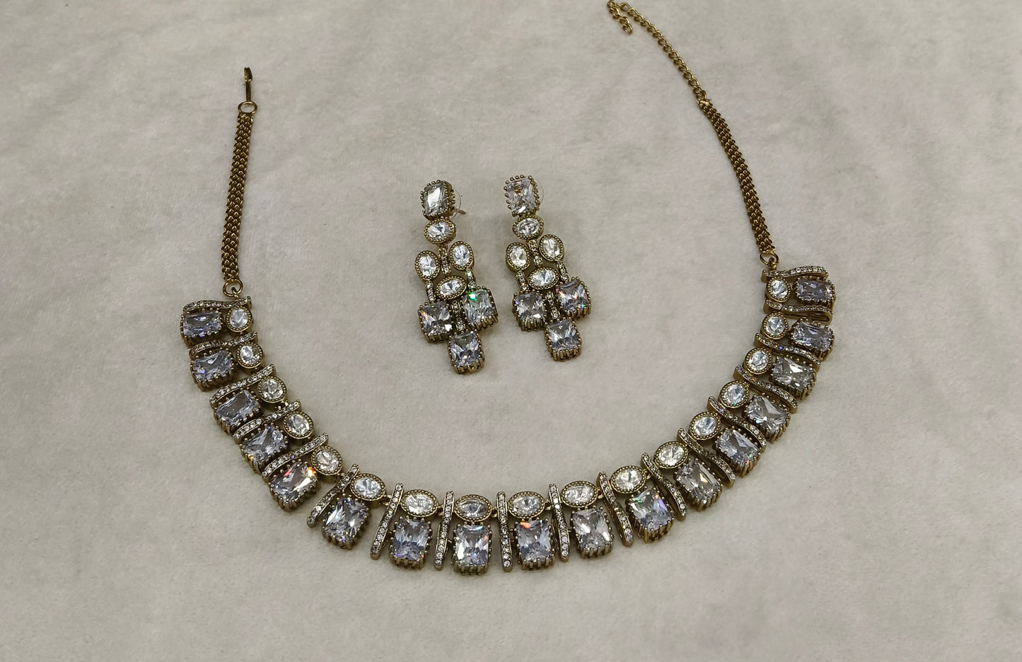 White Moissanite Kundan Necklace Jewellery Nimy Set