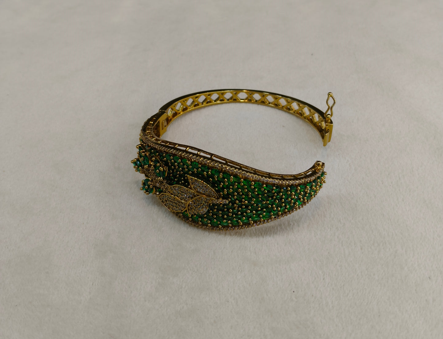 Antique Green AD Moissnaite Kundan Hand Bracelets Junia Jewellery