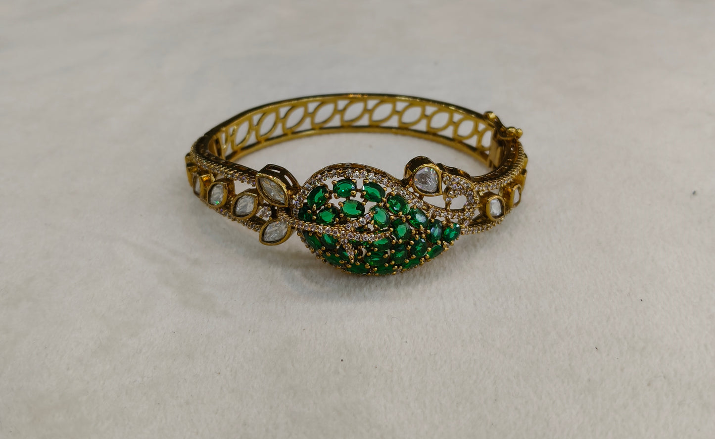 Antique Green AD Moissnaite Kundan Hand Bracelets Junia Jewellery