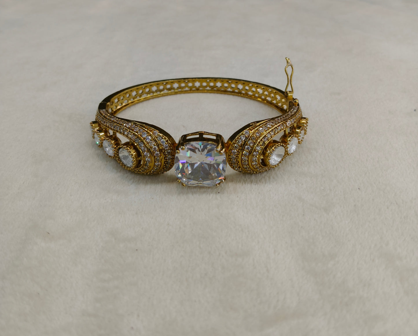Antique White AD Moissnaite Kundan Hand Bracelets Junia Jewellery