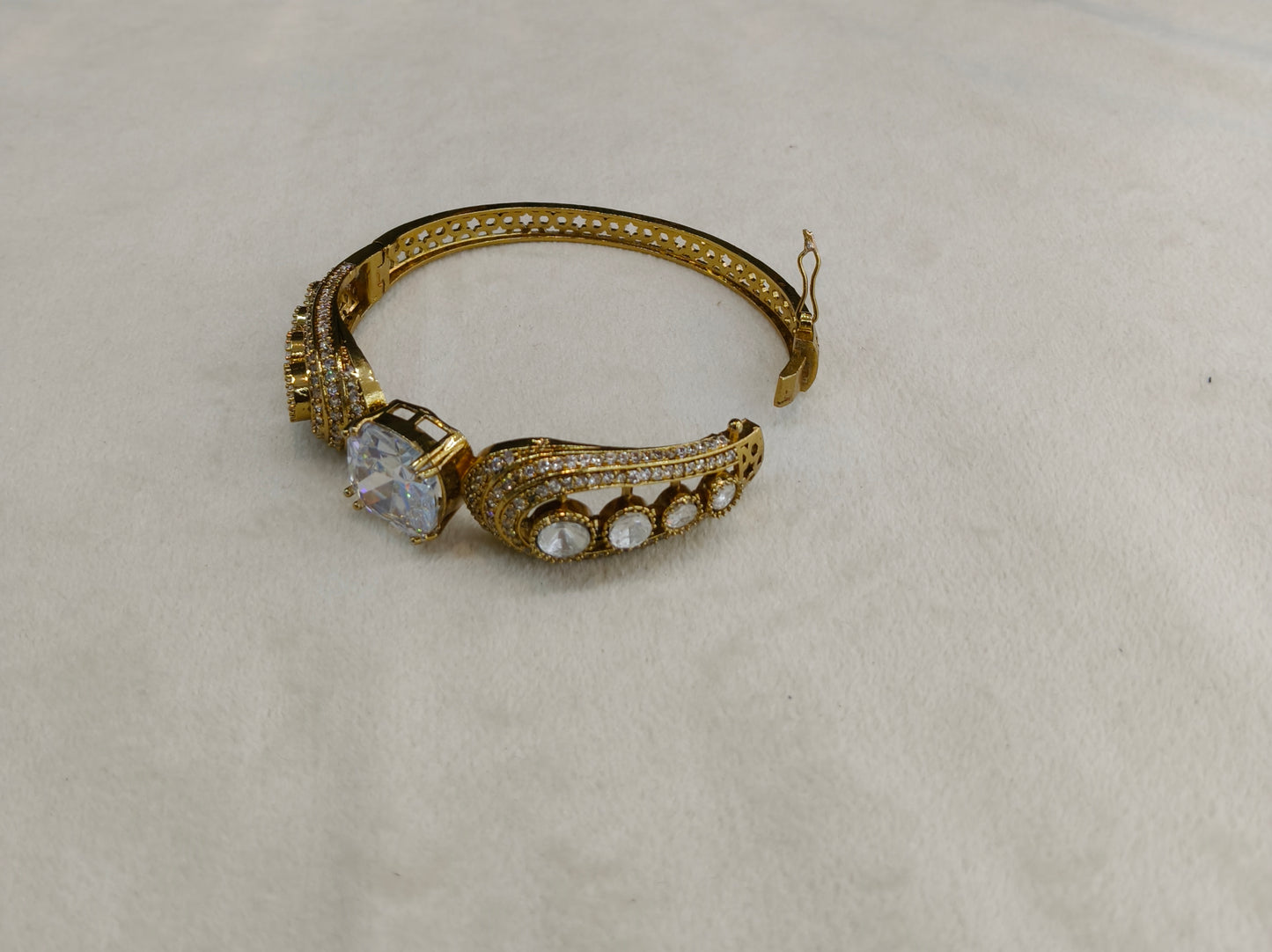 Antique White AD Moissnaite Kundan Hand Bracelets Junia Jewellery