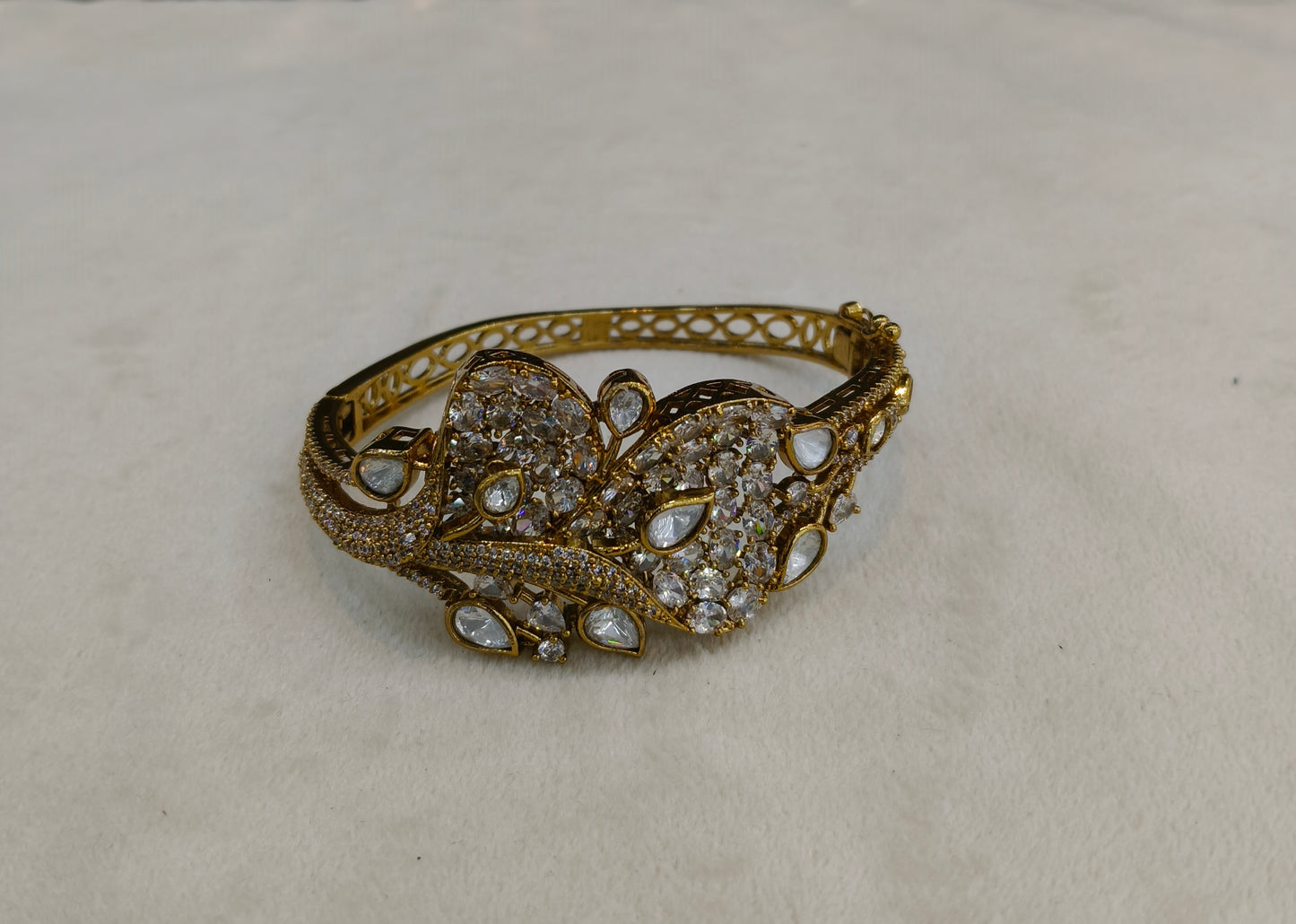 Antique White AD Moissnaite Kundan Hand Bracelets Junia Jewellery