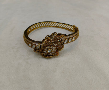 Antique White AD Moissnaite Kundan Hand Bracelets Junia Jewellery