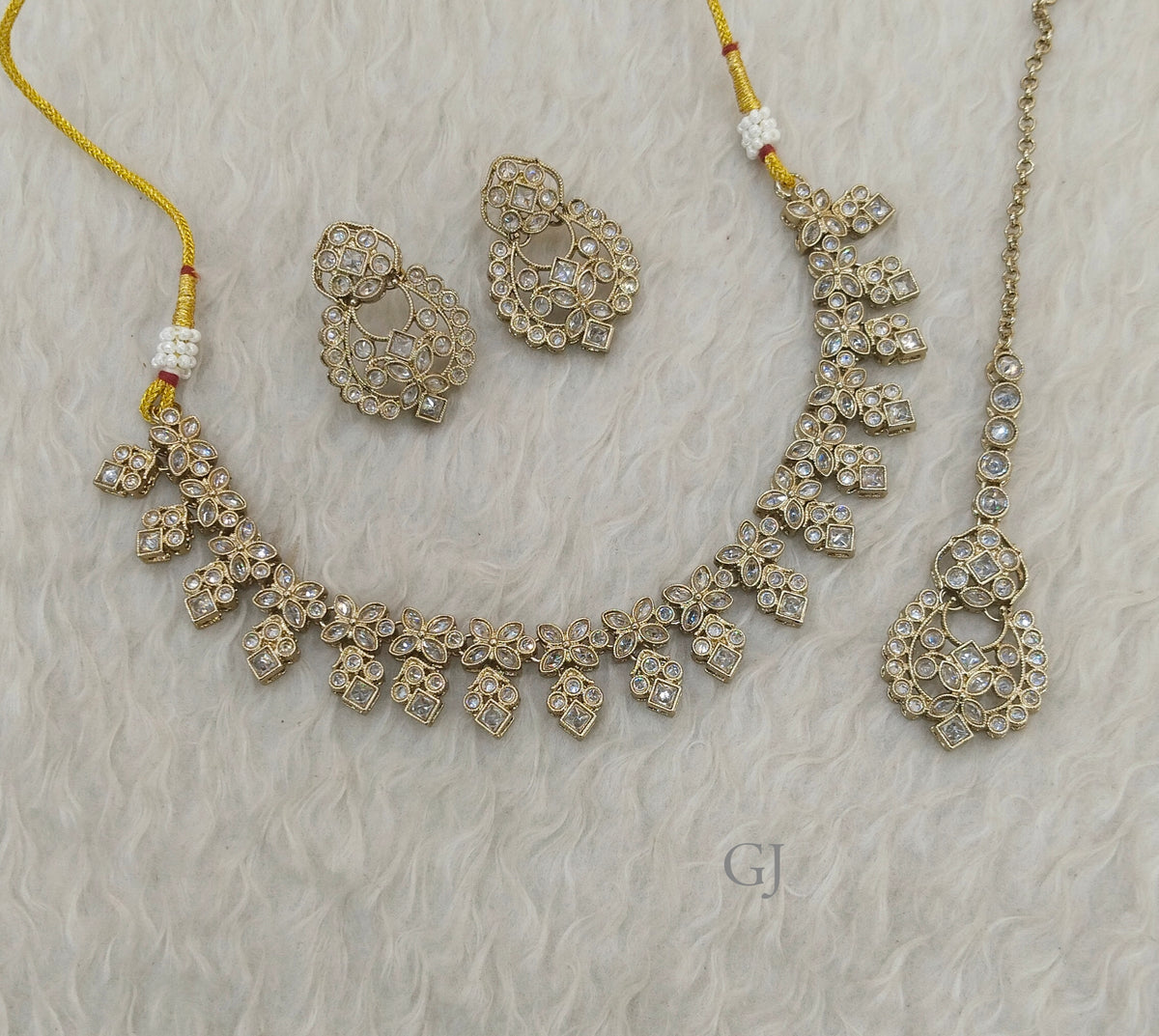 Antique White Necklace Set/ Antique gold Indian chinu Jewellery