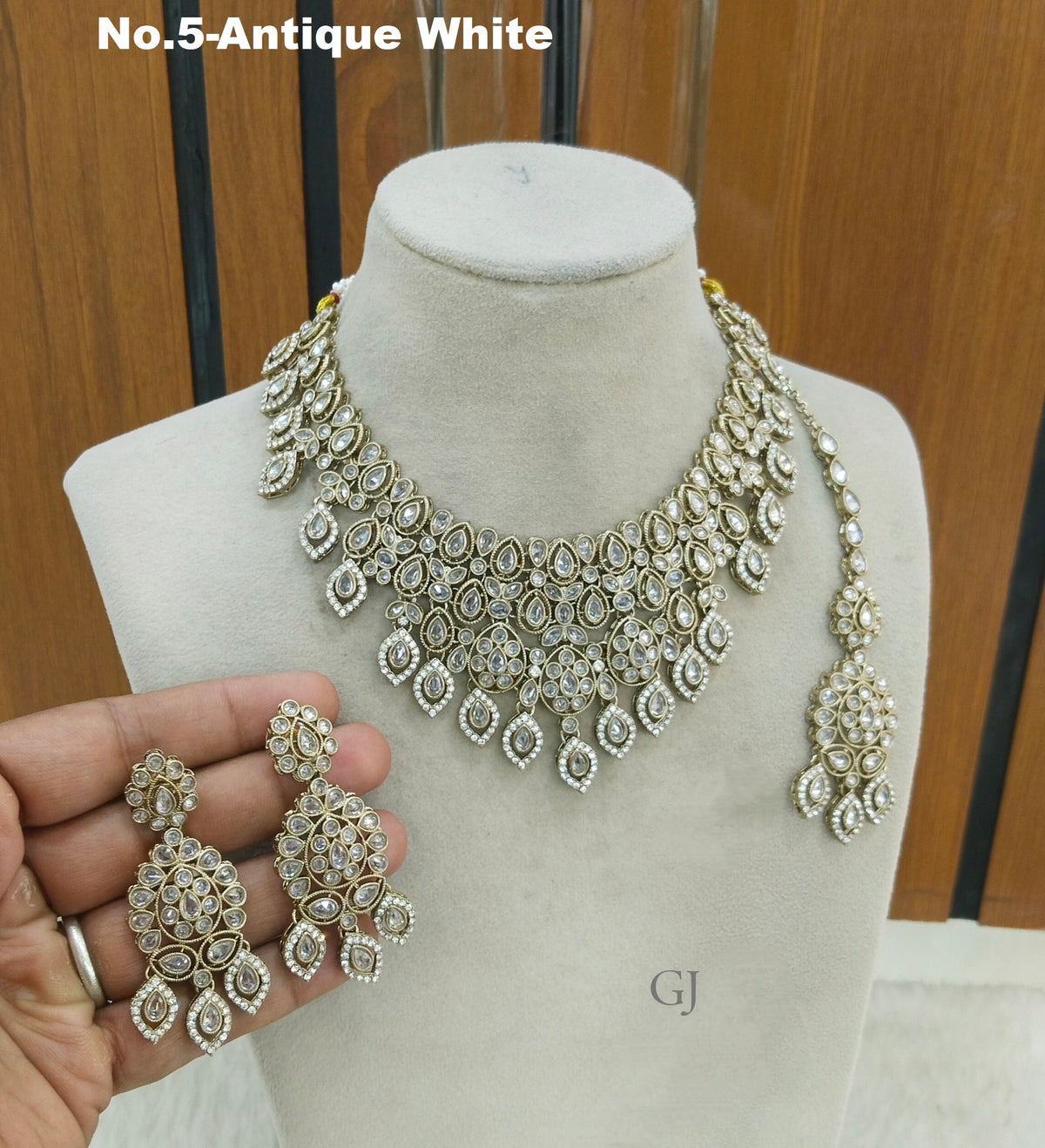 Antique White Necklace Set/ Antique gold Indian Baani Jewellery