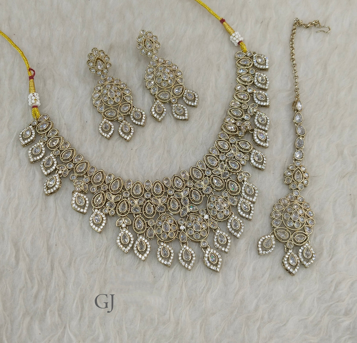 Antique White Necklace Set/ Antique gold Indian Baani Jewellery